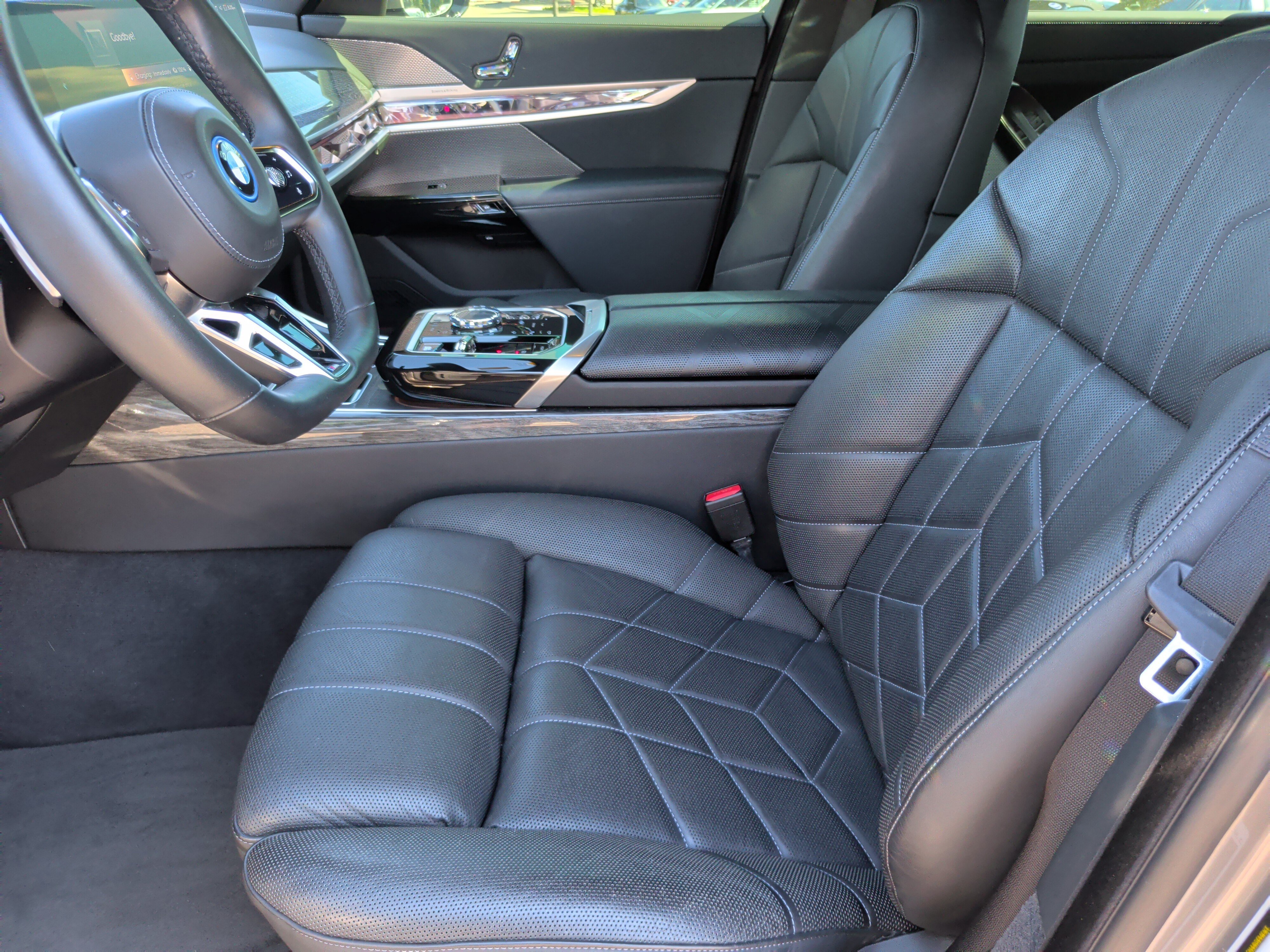 Used 2024 BMW i7 eDrive50 w/ M Sport Package RWD image 27