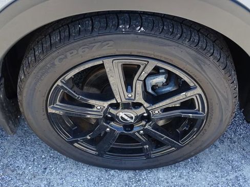 Used 2022 Nissan Kicks SR image 11