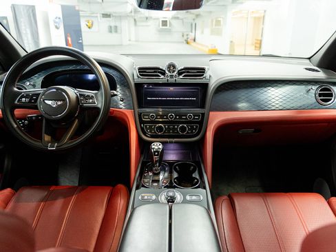 Used 2021 Bentley Bentayga image 38