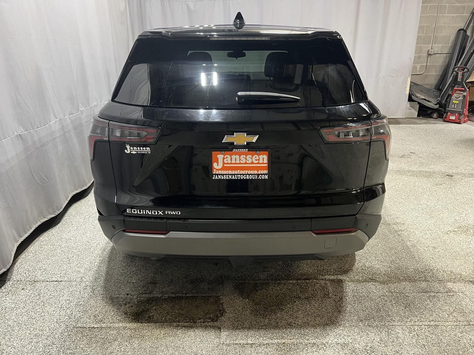 Used 2025 Chevrolet Equinox LT AWD/4WD image 7