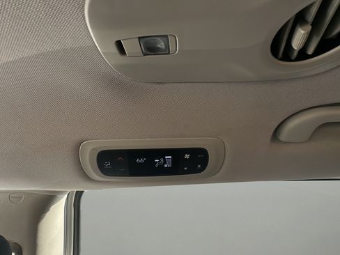 Used 2018 Chrysler Pacifica Touring Plus w/ Tire & Wheel Group FWD image 21