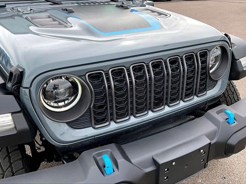 Used 2024 Jeep Wrangler Unlimited Rubicon 4xe AWD/4WD image 32