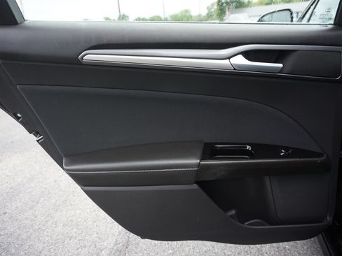 Used 2016 Ford Fusion SE FWD image 17