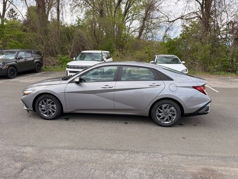 Used 2024 Hyundai Elantra SEL FWD image 7