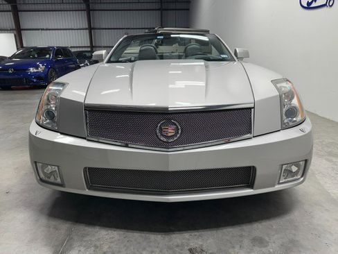 Used 2006 Cadillac XLR V image 32