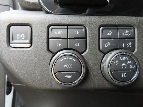 Used 2025 Chevrolet Silverado 2500 ZR2 w/ Technology Package image 65