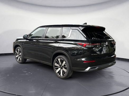 New 2026 Mitsubishi Outlander SE image 3