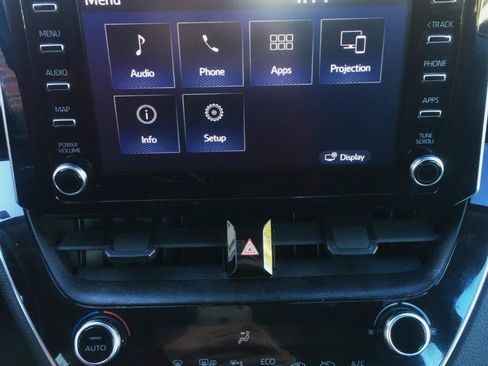 Used 2020 Toyota Corolla LE FWD image 22