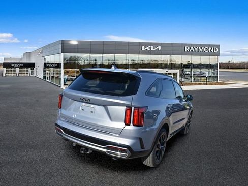 Certified 2023 Kia Sorento SX FWD image 3