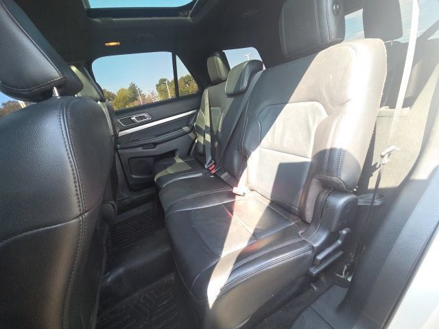 Used 2018 Ford Explorer XLT w/ Equipment Group 202A AWD/4WD image 18