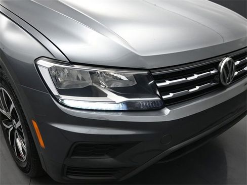 Used 2021 Volkswagen Tiguan SE image 20