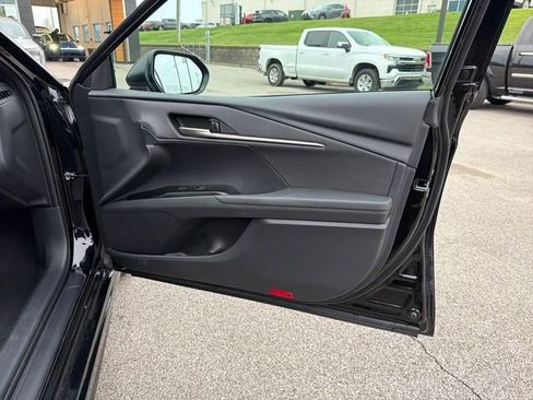 Used 2025 Toyota Camry SE FWD image 37