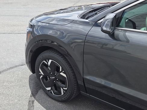 Used 2023 Kia Niro Wind w/ Wind Preserve Package FWD image 11
