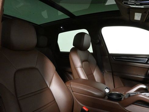 Used 2022 Porsche Cayenne GTS image 40
