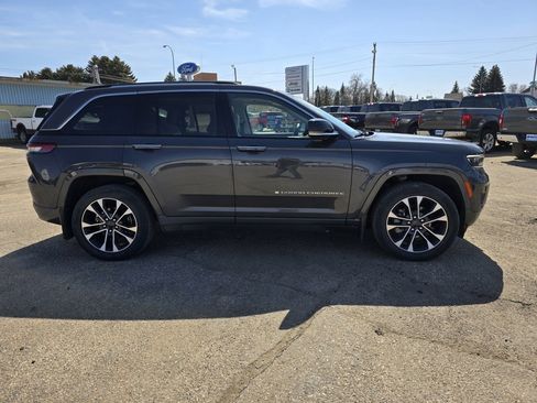 Used 2022 Jeep Grand Cherokee Overland w/ Luxury Tech Group IV image 5