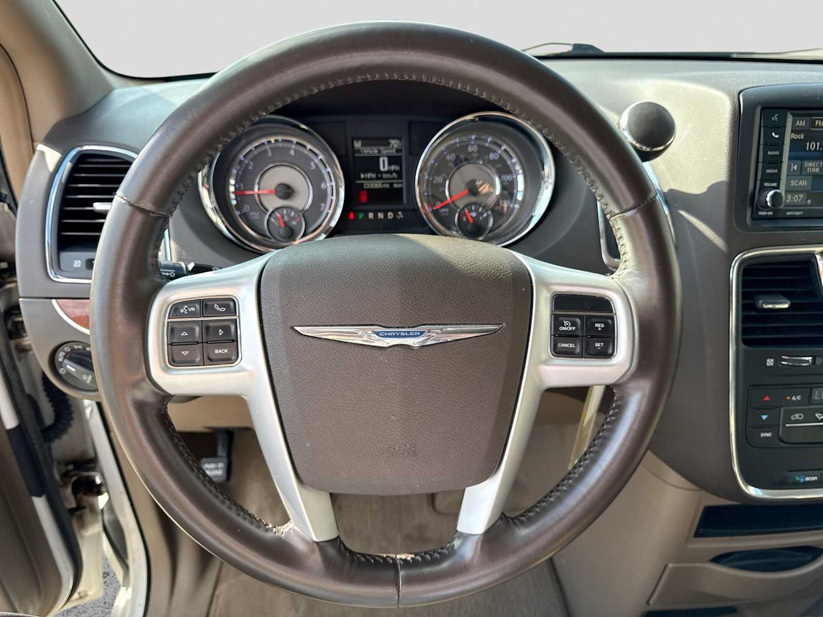 Used 2014 Chrysler Town & Country Touring-L FWD image 24