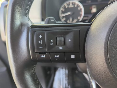 Used 2025 Nissan Pathfinder SL image 12