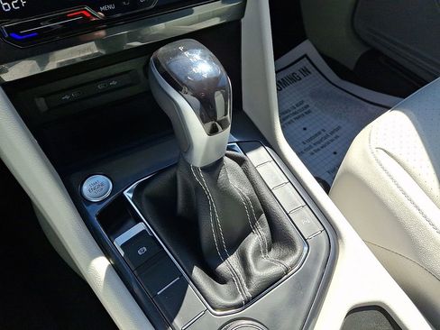 Certified 2023 Volkswagen Tiguan SE R-Line AWD/4WD image 15