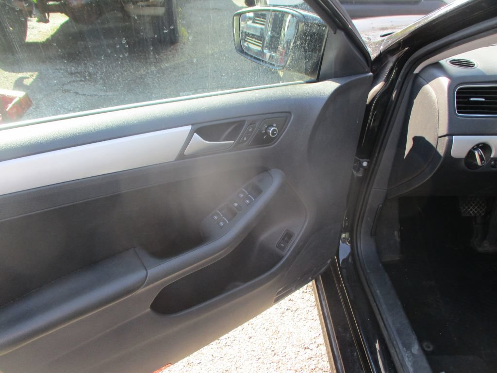 Used 2013 Volkswagen Jetta SE FWD image 7
