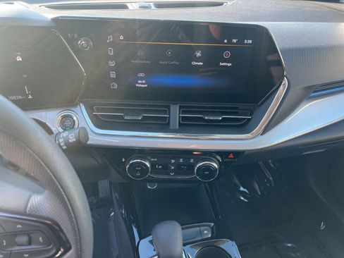 Used 2025 Chevrolet Trax LT image 21