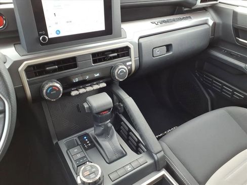 Certified 2025 Toyota Tacoma TRD Off-Road image 27