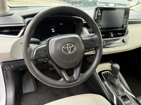 Used 2022 Toyota Corolla LE image 6