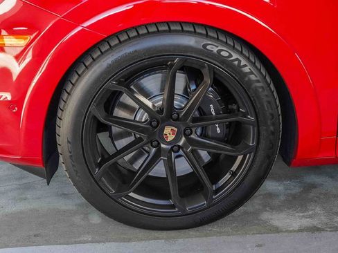 Used 2025 Porsche Cayenne GTS AWD/4WD image 9