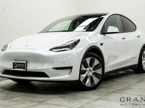 Used 2021 Tesla Model Y Long Range image 1