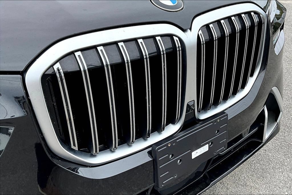 Used 2023 BMW X7 xDrive40i w/ Premium Package AWD/4WD image 34
