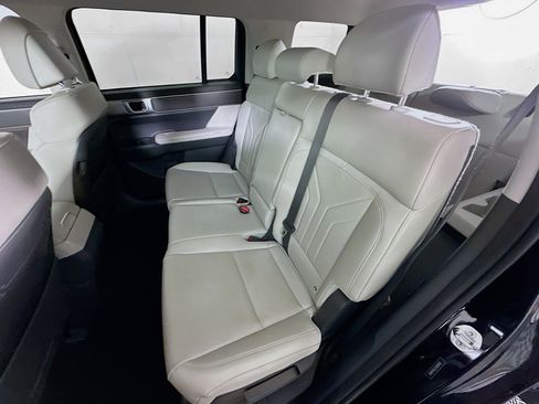 Used 2025 Hyundai Santa Fe SEL FWD image 27
