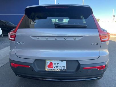 New 2026 Volvo XC40 B5 Ultra w/ Climate Package