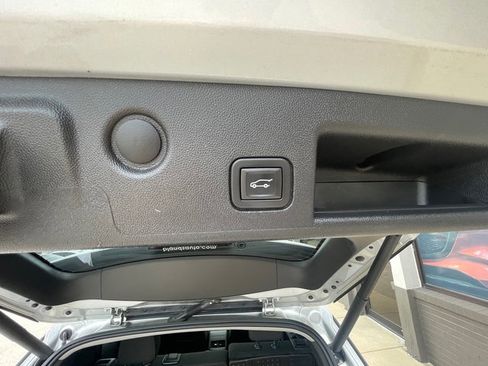 Used 2021 Chevrolet Equinox LT image 36