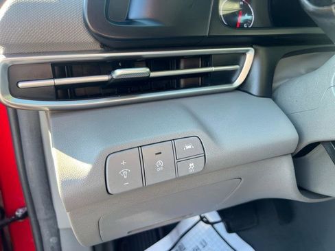 Used 2021 Hyundai Elantra SE FWD image 19