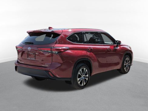 Used 2022 Toyota Highlander XLE image 5