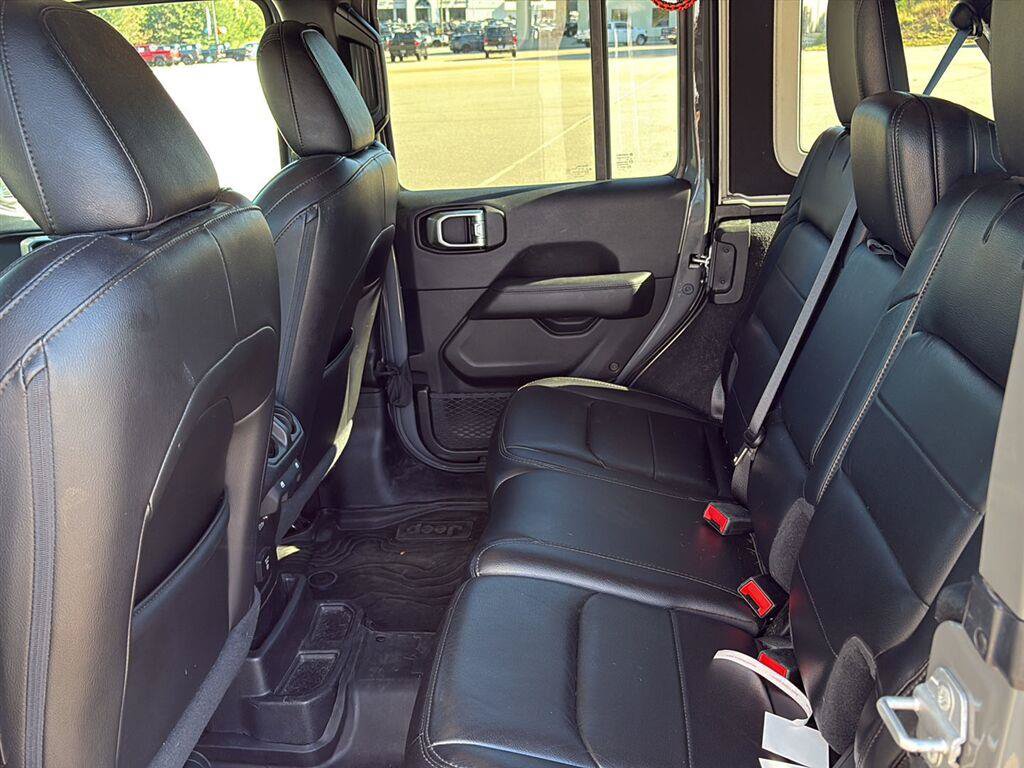 Used 2020 Jeep Wrangler Unlimited Sahara AWD/4WD image 6