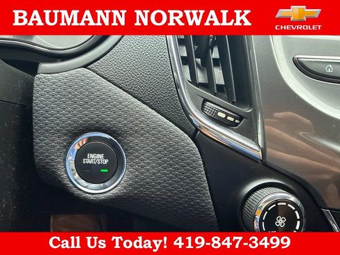 Used 2017 Chevrolet Cruze LT w/ Convenience Package FWD image 30