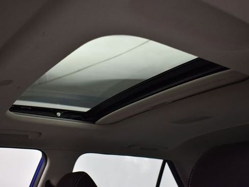 Used 2023 Hyundai Venue SEL FWD image 29