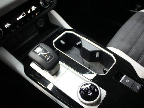 New 2025 Mitsubishi Outlander SE image 14