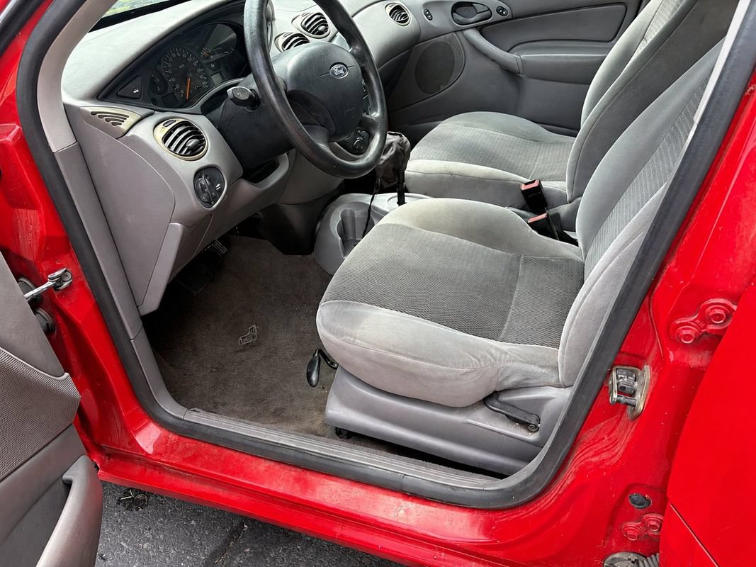 Used 2003 Ford Focus SE FWD image 8