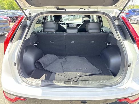 Used 2023 Kia Niro EX Touring FWD image 12