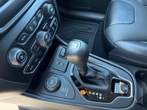 Used 2023 Jeep Cherokee Altitude Lux w/ Lux Elite Package AWD/4WD image 36