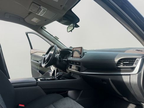 Used 2023 Nissan Rogue SV image 11