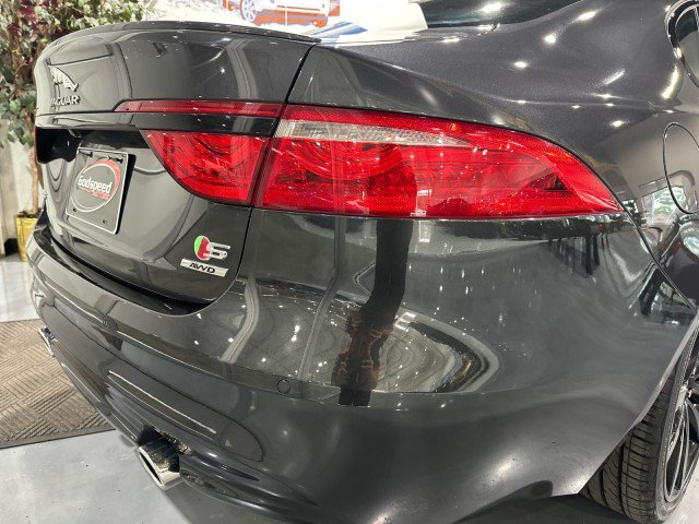 Used 2019 Jaguar XF S AWD/4WD image 33
