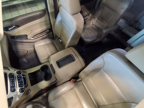 Used 2019 GMC Yukon XL SLT w/ Premium Edition image 9