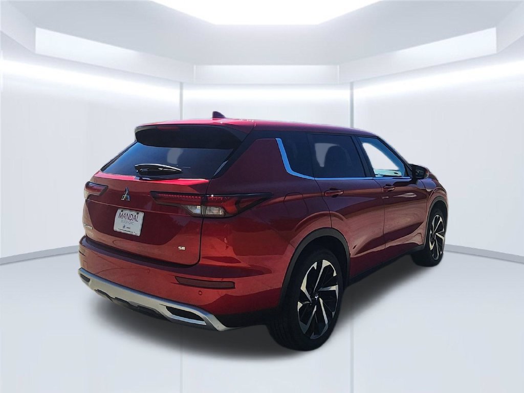 Used 2024 Mitsubishi Outlander SE Black Edition FWD image 5