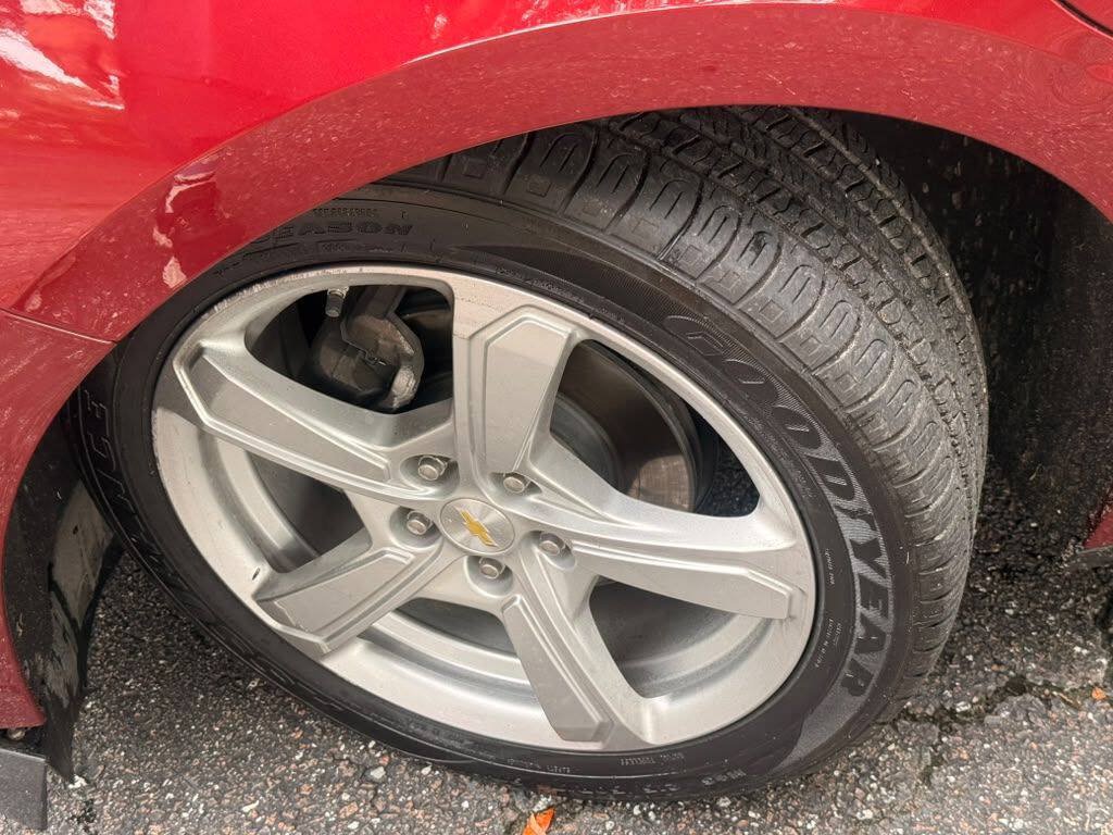Used 2017 Chevrolet Volt LT w/ Comfort Package FWD image 9