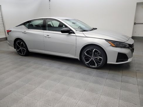 Used 2024 Nissan Altima 2.5 SR FWD image 11