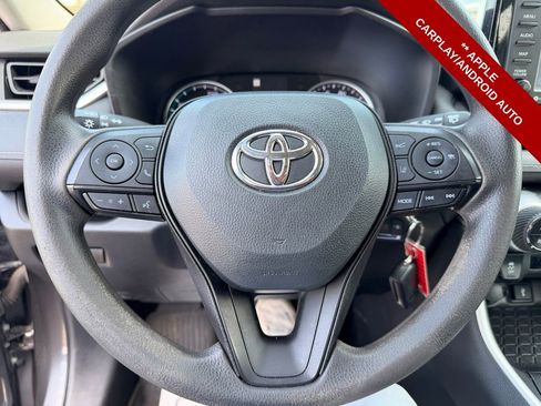 Used 2022 Toyota RAV4 LE image 17