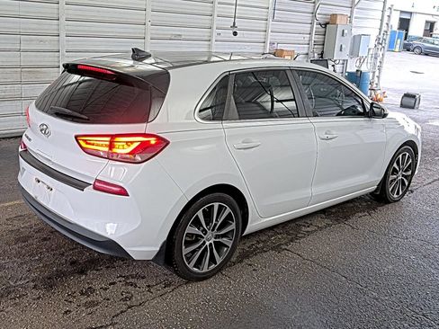 Used 2018 Hyundai Elantra GT w/ Tech Package 03 FWD image 3
