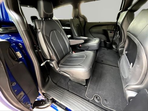 Used 2019 Chrysler Pacifica Touring-L w/ Advanced Safetytec Group FWD image 23